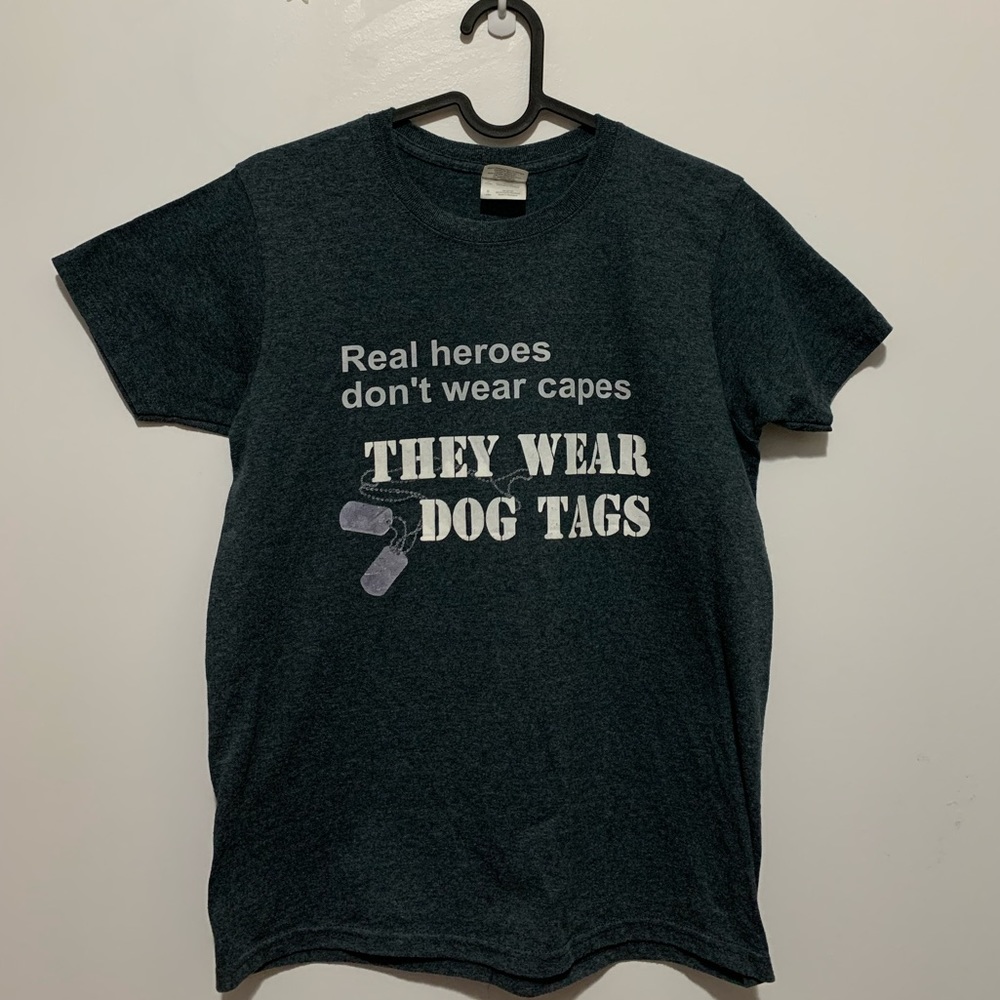 Gildan graphic tee